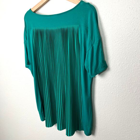 Chico's Emerald Green Accordion Pleated Back Short Sleeve Top Size 1 (U.S. M) - Picture 8 of 10